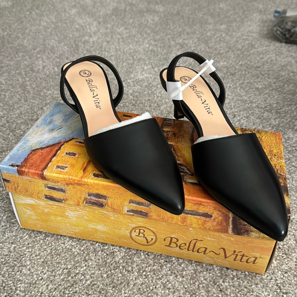 NIB Bella Vita Sarah Black Leather Sling Back Kitten Pumps 6.5